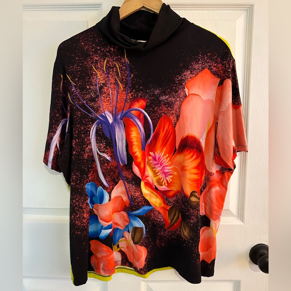 The Kit Short Sleeve Turtleneck in Powdered Florals 3X